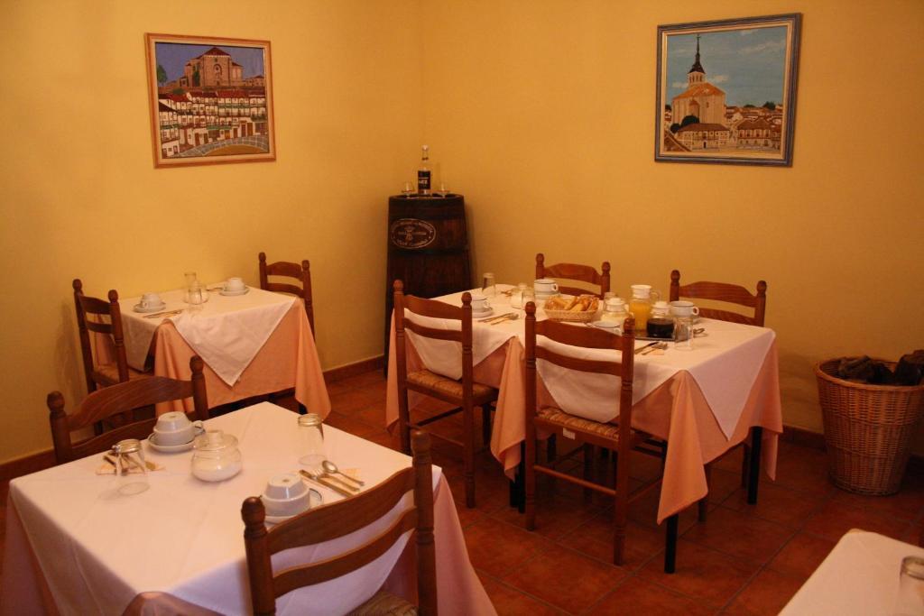 Hostal La Balquina Chinchon Exterior photo