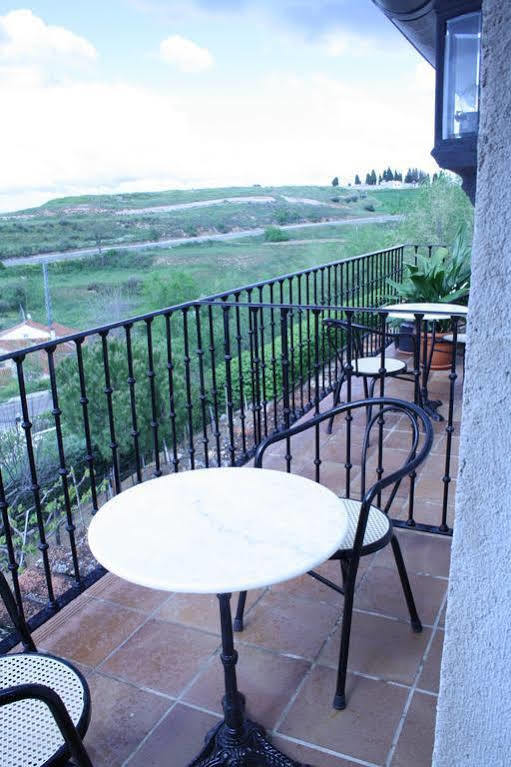 Hostal La Balquina Chinchon Exterior photo